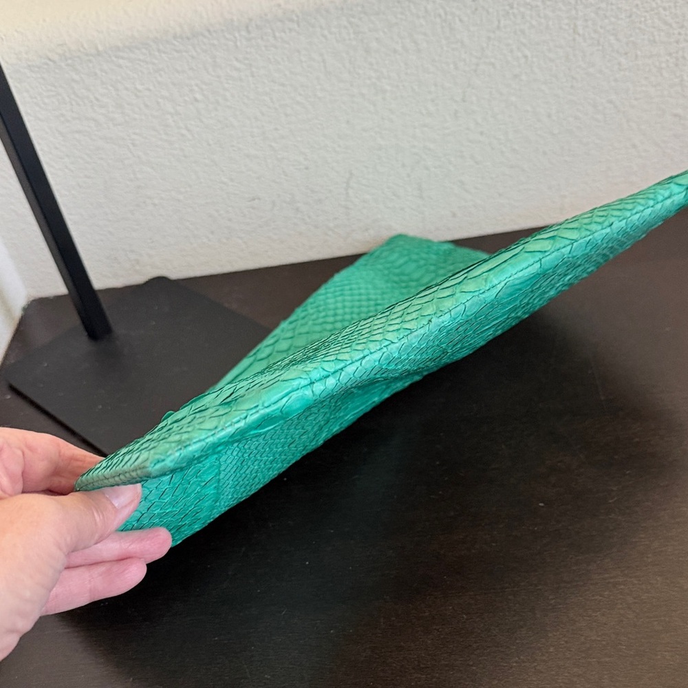 URBANT Leather Turquoise/GREEN Oversized Wristlet/ Clutch. - Picture 5 of 10